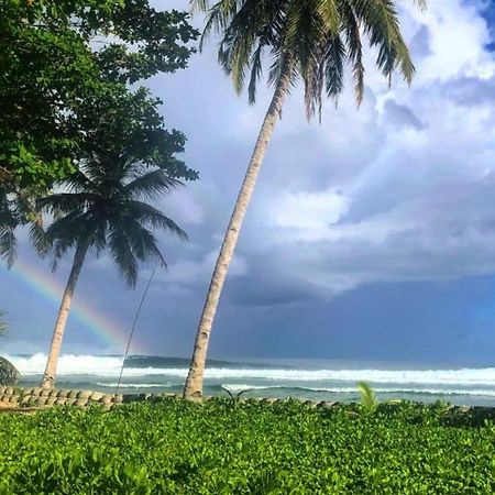 ホテルSouthern Mentawai Outpost Sibigau Island エクステリア 写真